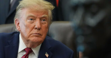 Trump paralajmëron sërish Iranin: Ose bëjmë një marrëveshje, ose i bombardojmë