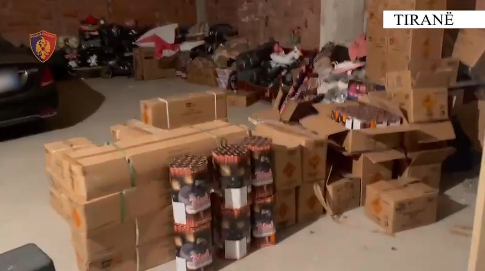 Furnizoi protestuesit me mjete piroteknike/ Arrestohet i riu, sekuestrohen 344 kuti me vlerë 40 mijë euro