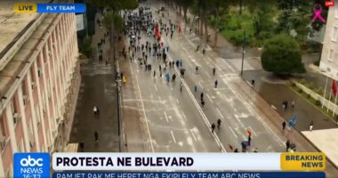 Protesta në Bulevard/ Pamjet pak më herët nga ekipi i Fly Team ABC News