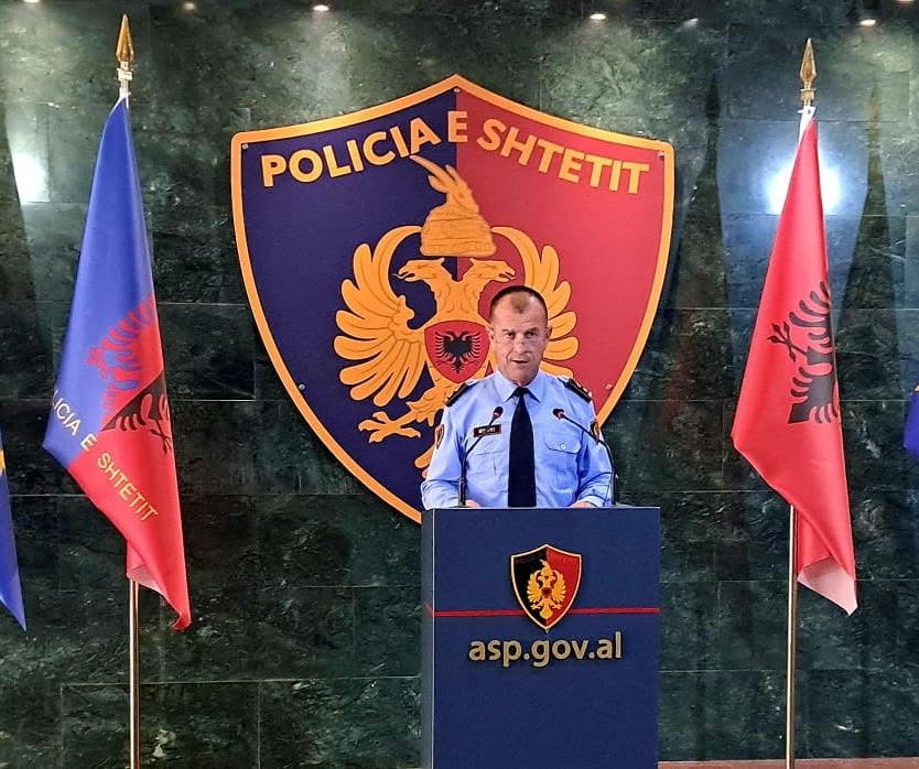 Foto nga burimi: Policia: Rrini larg dhunës! Protestat paqësore të ligjshme. Ndaj kërcënimeve do marrim masa