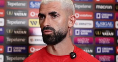 Elseid Hysaj si “Kaiser Franz”/ Mbrojtësi kuqezi arrin numrin 103 ndeshje me kombëtaren