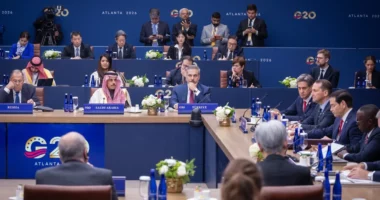 Lavrov i padëshiruar në G20, ministrat nuk e pranojnë në fotografinë tradicionale