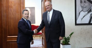 Peleshi pret në Kuvend ambasadorin e ri të SHBA në Shqipëri: Partneriteti strategjik vijon të forcohet