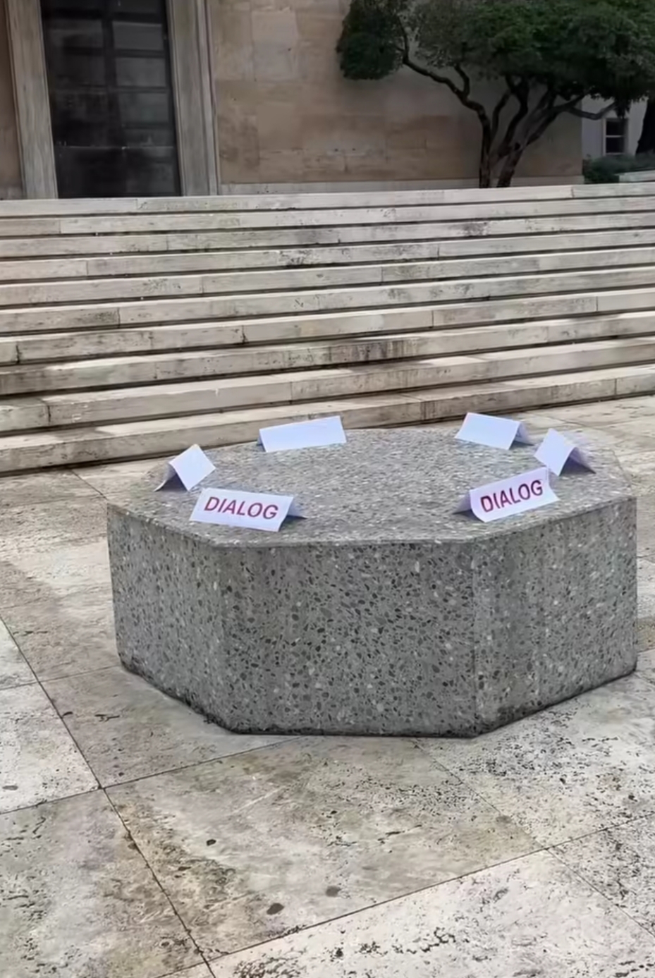Kryeministri Rama sërish ftesë protestuesve për dialog