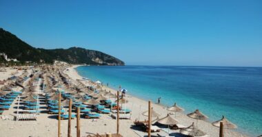 Media italiane: Dhërmiu, një ftesë për të zbuluar Rivierën Shqiptare edhe në vjeshtë