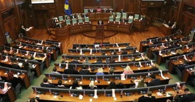 Kosovë, përplasje në Kuvend për vrasjen e grave/ Deputeti i VV: Kemi dështuar, hetim për zbardhjen e përgjegjësive institucionale