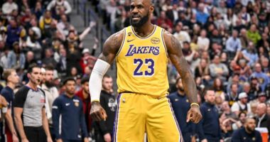 LeBron e nis si “mbret”/ Rekordmeni shkëlqen me Philadelphia në ndeshjen e parë të NBA