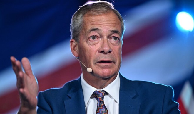 Farage mbron përdorimin e forcës vdekjeprurëse ndaj migrantëve që kalojnë Kanalin Anglez