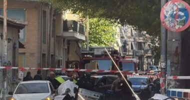 Shpërthim eksplozivi në Athinë/ Plagosen dy policë nga çanta me lëndë plasëse