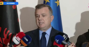 “Grupi Parlamentar i PS dënon dhunën”/ Balla: Kryeministri ka ofruar sheshin e dialogut