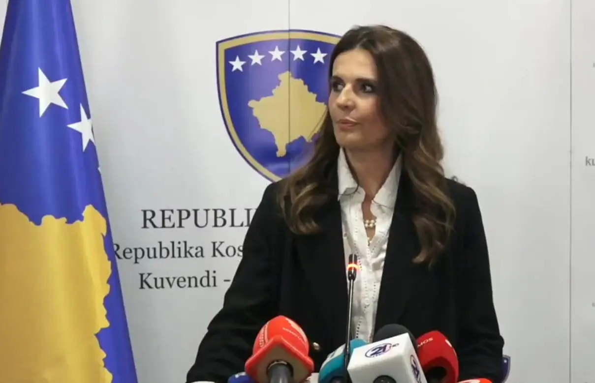 Foto nga burimi: Vlora Çitaku ushtruese e detyrës së kryetares së PDK-së