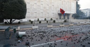Një natë e gjatë dhe e errët/ Tirana përjetoi sërish vitin 1998