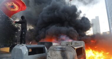 BE dënon dhunën në protestë: S’ka vend në demokraci! Dialogu e vetmja rrugë! Reagimi i BE s’përmend fjalën “student”