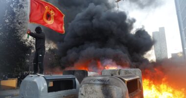 Veteranët: Vandalet mos përdorin flamurin e UÇK-së!