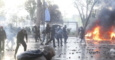 Protesta e dhunshme/ Ministria e Shëndetësisë: 15 të lënduar në spital, mes tyre protestues dhe efektivë