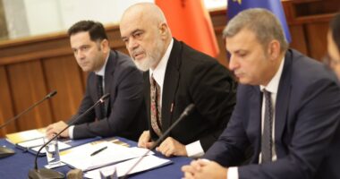 “Është një dhunë e orkestruar”/ Protestat, Rama: Nuk janë duart e studentëve, por të duarve të huaja