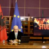Do ndajmë studentët nga “universiteti” i dhunës