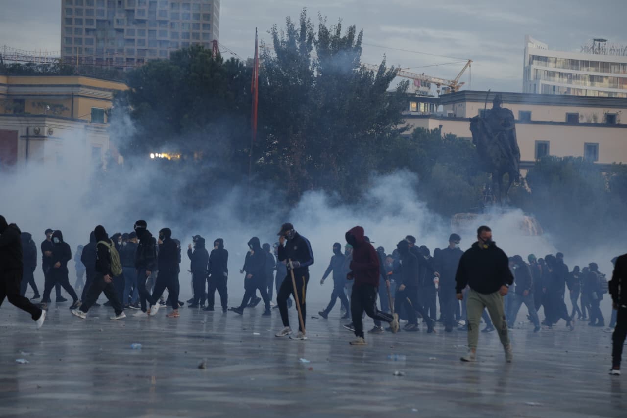Protesta e dhunshme/ Shëndetësia:  4 të lënduar në spital. Pesë të tjerë janë larguar pasi kanë marrë mjekim