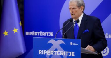 Berisha uron fituesit serbë/ Iu drejtohet studentëve të Beogradit, të Tiranës nuk i përgjigjen