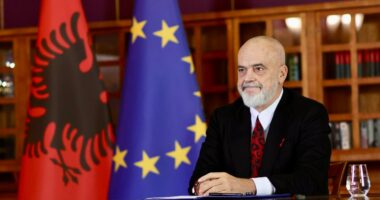 “Lufta ‘qorre’ nuk sjell asnjë të mirë”, Rama: Kam detyrë të udhëheq Shqipërinë në tryezën e BE, askush s’na ndal!