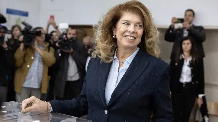 Foto nga burimi: Zgjedhjet presidenciale në Bullgari shkojnë në balotazh/ Asnjë nga kandidatët nuk mori 50 %, votimet e reja në 1 nëntor