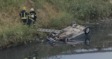Ndjekja nga policia përfundon me aksident, dy të rinjtë përfundojnë në kanal në autostradën Durrës-Tiranë