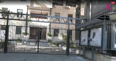 Dhuna kap gjykatat/ Protestuesit sulmojnë gjykatën e Apelit