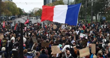 Nisin protestat në Francë, policia në Paris: Gjithçka është e qetë në qytet