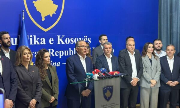  Rrezikojmë të shkojmë sërish në zgjedhje   Hamza  Çështja e Presidentit po vendoset mbi Ligjin për Specialen