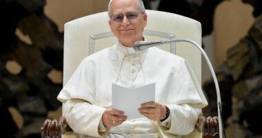 Papa Leoni XIV del nga spitali pas operacionit në mushkëri