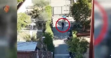 Kokainë në afërsi të shkollave/ Pranga të riut, i sekuestrohet drogë dhe një thikë