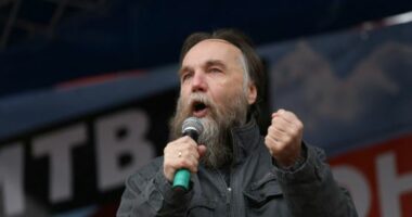 Ideologu i Vladimir Putin mbështet protestat në Shqipëri/ Alexander Dugin: Shqiptarët po zgjohen