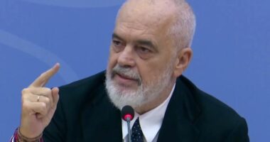 “Dialog në çdo orë dhe me këdo”/ Rama: Por jo me forcat politike që janë me dhunën