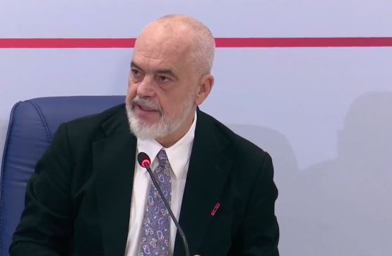 Foto nga burimi: “Aktorë të huaj i hedhin benzinë zjarrit”/ Rama: Të rinj të maskuar dhe të paguar në protestë