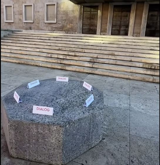 Rama u përsërit ftesën për dialog protestuesve