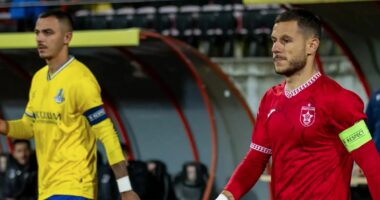 Partizani, “alarm i kuq”/ Elbasani fiton 2-1 me përmbysje, por mbeten polemikat