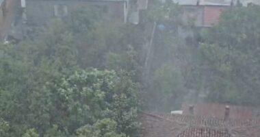 Reshje të dendura shiu dhe shkarkesa elektrike në Elbasan, deri më tani pa probleme