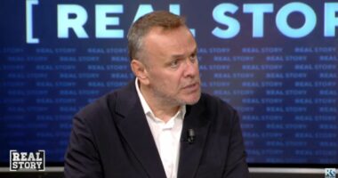 “Adoleshentë, jo studentë në grupin e zjarrit”/ Karamuço: Drejt përplasjes civile nëse nuk parandalohet dhuna