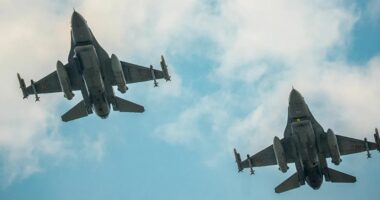 Aeroplanët rumunë F-16 rrëzojnë dy dronë mbi Detin e Zi