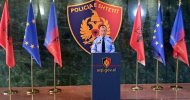 Policia e Shtetit përgënjeshtron lajmet e rreme: Mesazhet kërcënuese ndaj mësuesve dhe pedagogëve nuk janë dërguar nga uniformat blu