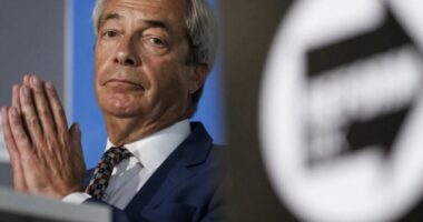 Farage kërkon mbylljen e azilit/ Lideri i “Reformës” premton deportimin e 90 mijë azilkërkuesve, nëse vjen në pushtet