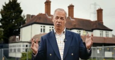 Farage: Dëbim emigrantëve nga Britania/ Kreu ekstremist prezanton ndryshim të politikave të azilit nëse vjen në pushtet