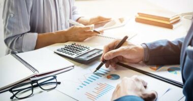 Bursat e studentëve, shtohen mbi 1 miliard lekë/ Rritet në 25 mijë lekë bursa për 16 mijë studentë në nevojë