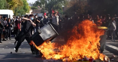 VIDEO/ Francë, përshkallëzohen protestat studentore! Rreth 2 mijë persona të arrestuar dhe 305 policë të plagosur