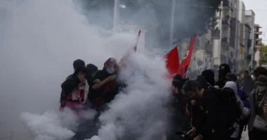 VIDEO/ Kaos në Francë nga protestat, mbi 5 mijë të arrestuar