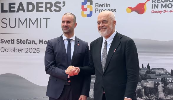 Rama në Budva  pritet nga kryeministri Spajiç  Ndihem mirë që jam këtu për Procesin e Berlinit