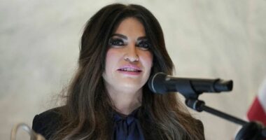 Trump kërkon dorëheqjen e ambasadores në Greqi/ Kimberly Guilfoyle nën akuza për shkelje ligjore gjatë detyrës