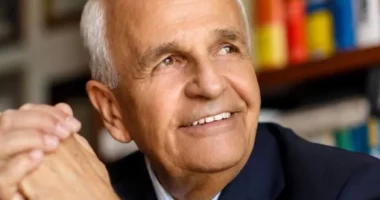 Ndërron jetë në moshën 78 vjeçare Bashkim Zeneli/ Ish ambasador, deputet dhe gazetar