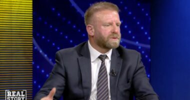 “Alarm sigurie, politik dhe kushtetues”/ Abazi: Ëndrra e Kurtit është të vishet si Zelensky! Po dëmton interesat e vendit