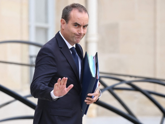 Franca përballet me krizën e borxhit  qeveria prezanton buxhetin për 2027